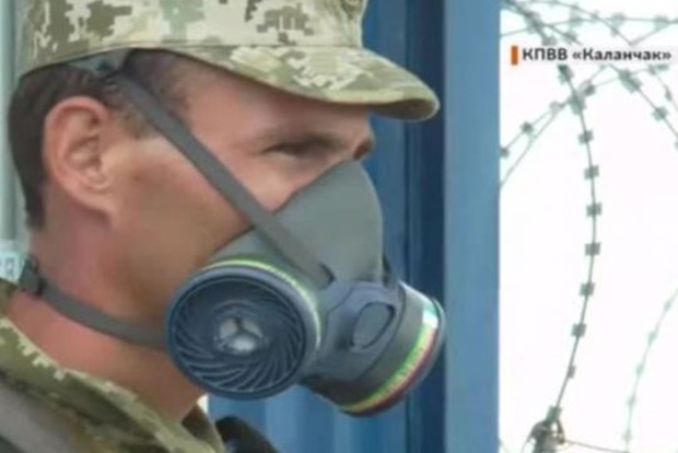 Более 60 пограничников пострадали от выбросов химвеществ в Крыму