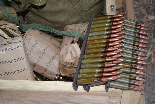 Військові ЗСУ знайшли схованку боєприпасів терористів на Луганщині