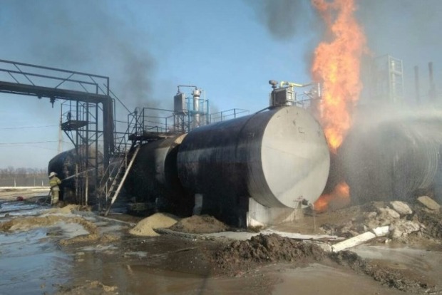 Емкости с мазутом и жидким газом горят на территории предприятия в Харьковской области