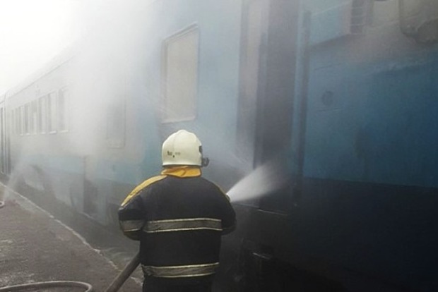 Пассажирский поезд загорелся на Закарпатье