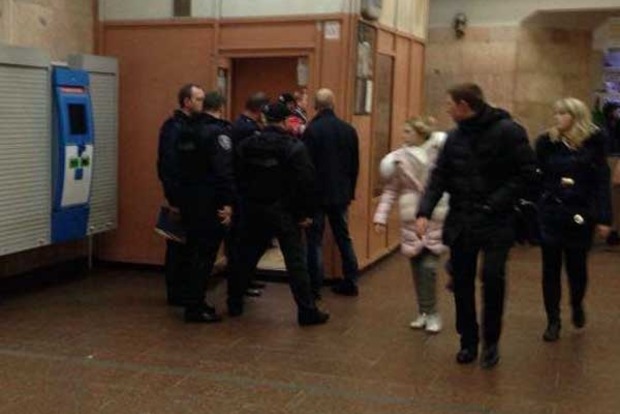 На станции метро в Киеве подстрелили полицейского