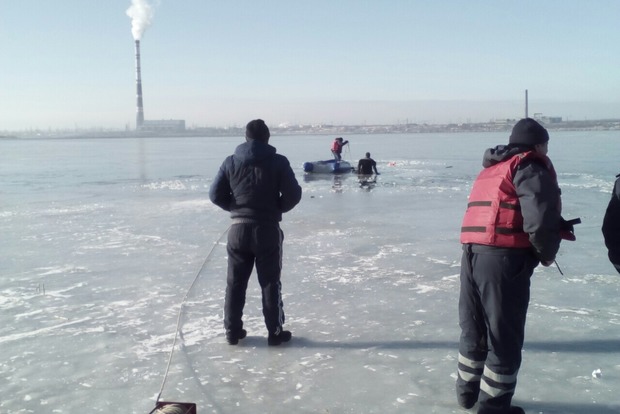 В Одеській області рятувальники виявили тіла чоловіка і дитини, які провалилися під лід