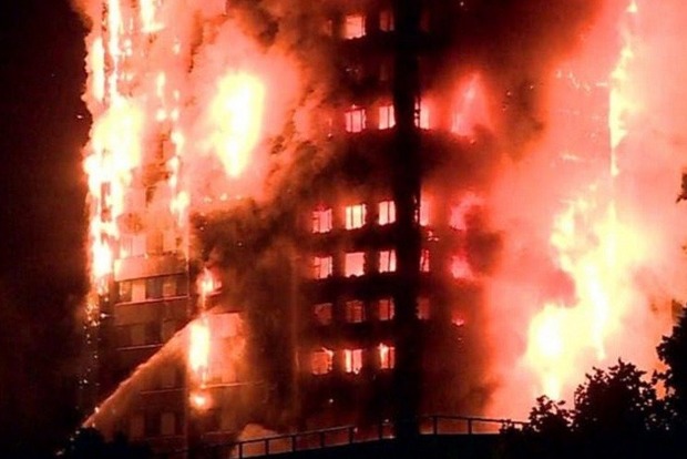 Количество жертв пожара в многоэтажке Лондона увеличилось до 30 
