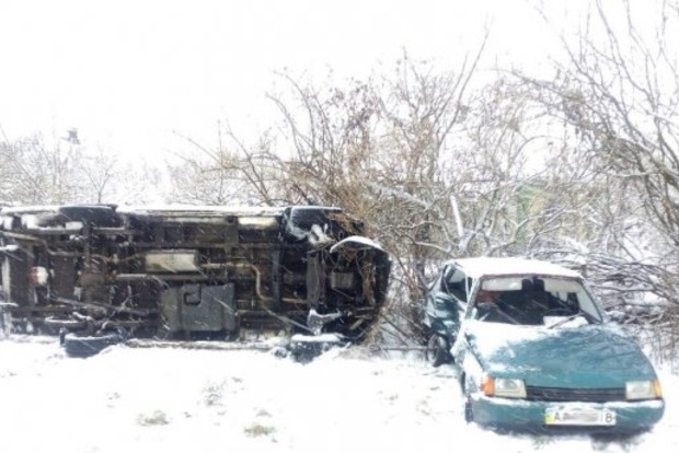 На Чернігівщині перекинувся автобус з дітьми, 4 постраждалих