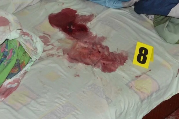 Школьник зарезал семью соседей и ранил беременную на Днепропетровщине