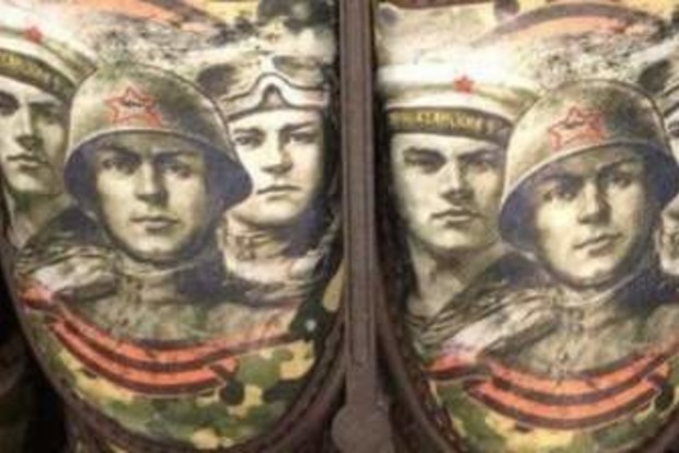 Маразм міцнішав: У РФ випустили тапочки з портретами ветеранів