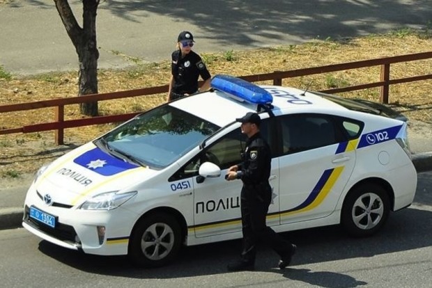 У Києві чоловік викликав поліцію і зламав патрульному руку