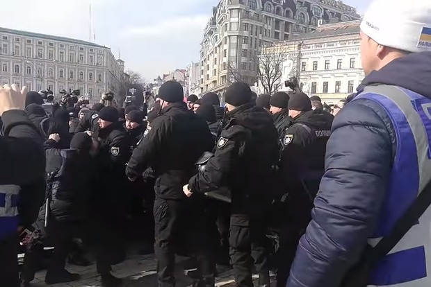 В Киеве на Марше женщин радикалы устроили драку