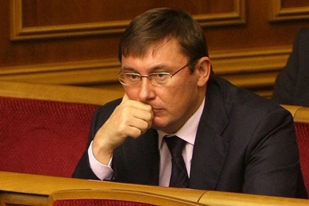 Луценко обещает в среду внести кандидатуру нового премьера