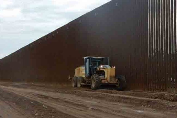 Трамп показав фото стіни на кордоні з Мексикою