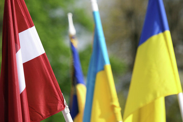 Кабмин работает над отменой внесения Латвии и Эстонии в список офшорных стран