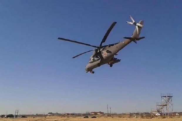 На границе с Крымом россияне подняли вертолеты и перемещают военную технику