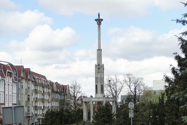 МЗС Росії обурюється через знесення пам'ятника Перемоги в Польщі