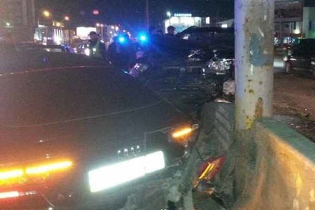 У Києві зіткнулися чотири автомобілі, постраждала дівчина