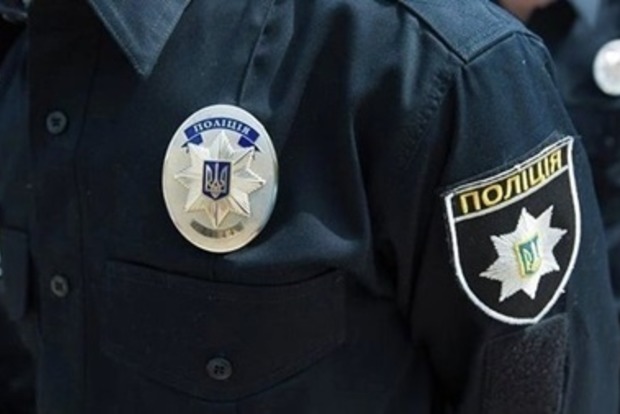 На київському вокзалі патрульний палицею побив інваліда