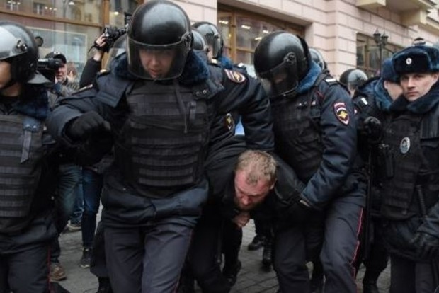 В Петербурге задержаны 40 участников «прогулки оппозиции»