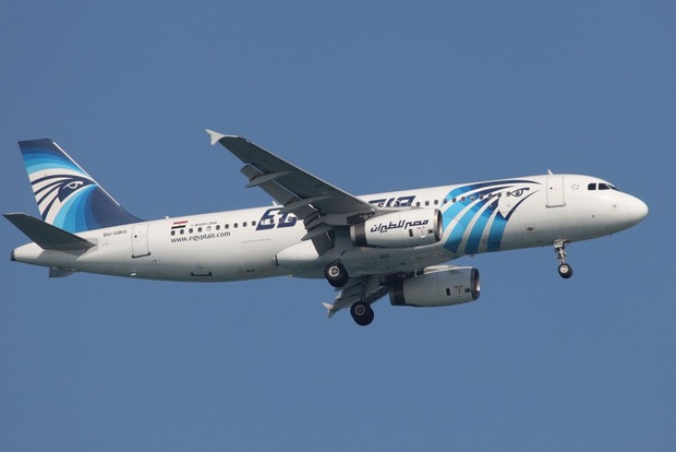 ﻿Криміналісти заявляють про вибух на борту літака EgyptAir