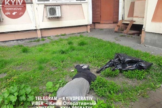 У Києві чоловік після сварки з сином викинувся з 16-го поверху