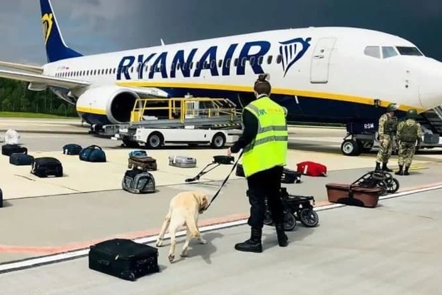 Пілоти Ryanair не просили Варшаву прийняти літак після повідомлення про закладену бомбу