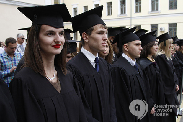 Гройсман пообіцяв якісну освіту в Україні аж через 12 років
