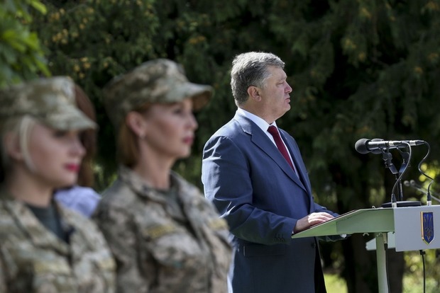 У разі ескалації конфлікту на Донбасі буде введено військовий стан, - Президент