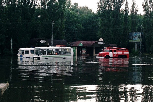 ﻿Сильний дощ затопив Черкаси (фото)