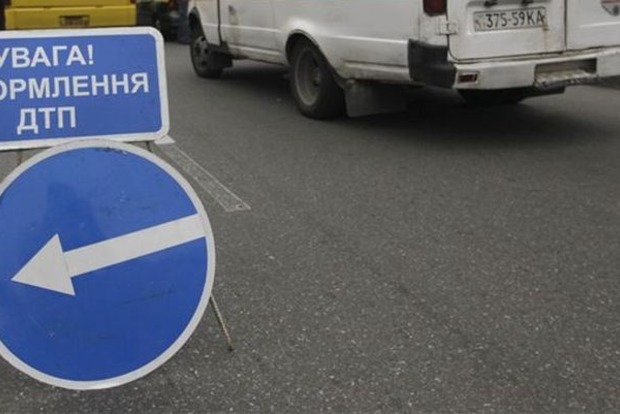 ﻿На Київщині авто на смерть збило двох велосипедистів