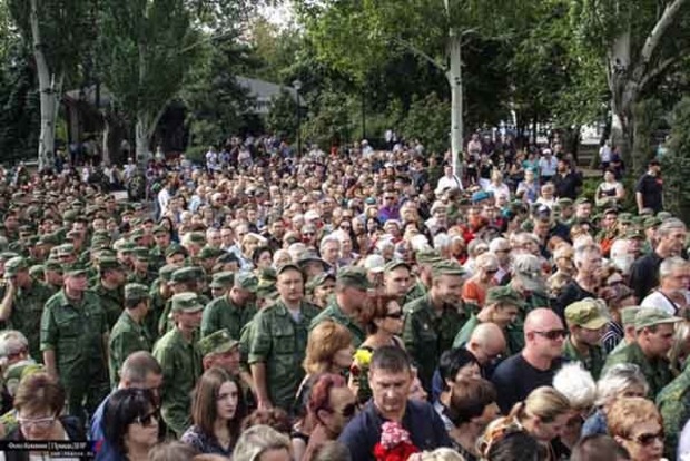 Боевики согнали на прощание с Захарченко 70 тысяч человек