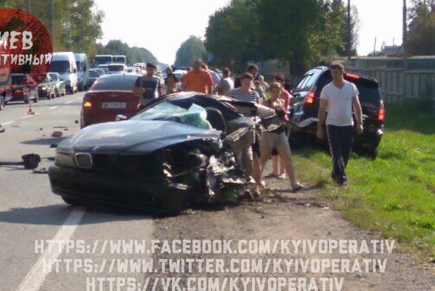 На Львівщині від удару автомобіль втікача розірвало навпіл (фото)