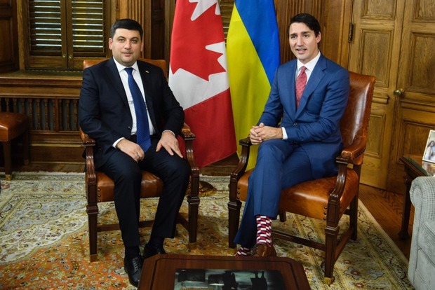 Канадский премьер порадовал Гройсмана яркими носками