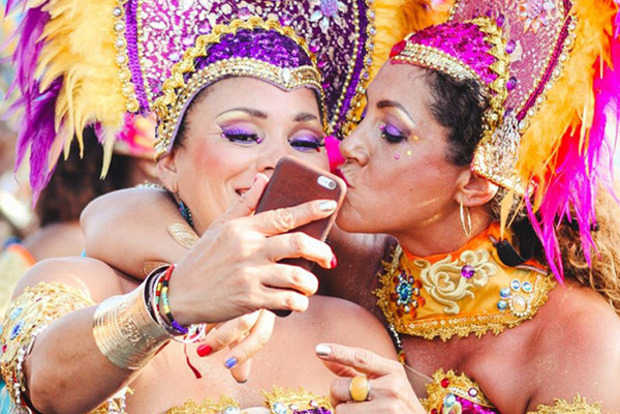 У Ріо розпочався знаменитий карнавал. Яскраві фото зі свята