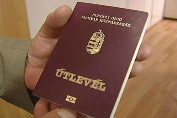 Закарпатских депутатов и чиновников проверят на наличие паспортов других государств