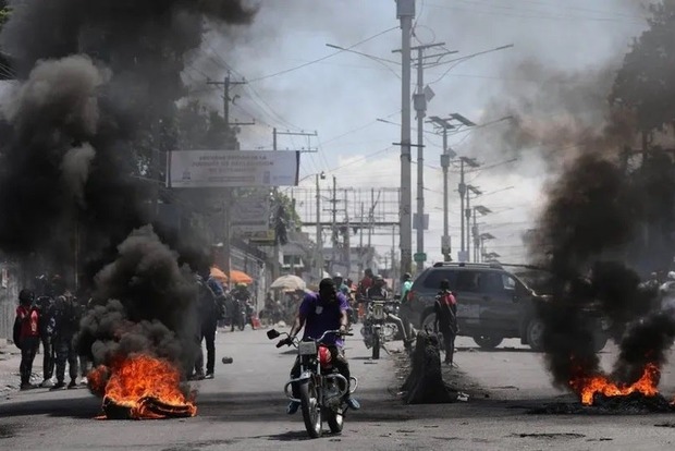 Бунт бандитов на Гаити: закрылся главный порт страны