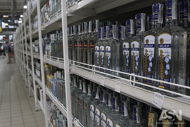 Переходим на благородные напитки: в Украине падает производство водки 