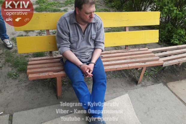 На Оболони в Киеве зарезали женщину: тело тянули с 5-го этажа дома