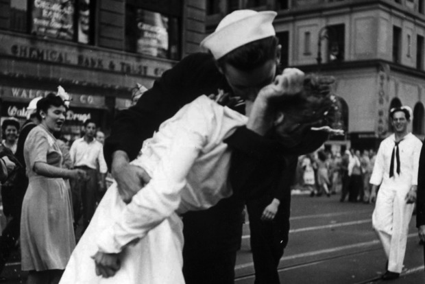 В США умерла героиня фото «Поцелуй на Таймс-сквер»