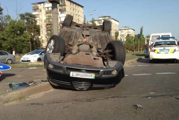 В Киеве дама на Subaru устроила масштабное ДТП