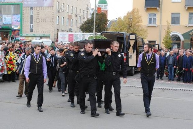 Під Києвом попрощалися з поліцейськими, які загинули в ДТП