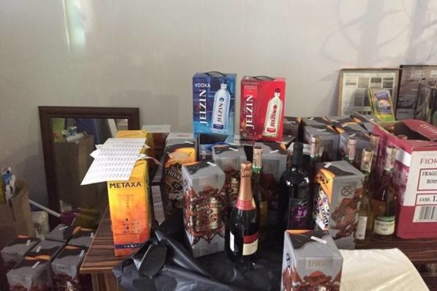 В Харькове суррогат выдавали за элитный алкоголь из Duty free