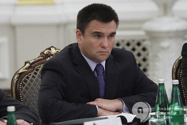 Київ розгляне будь-яку пропозицію щодо звільнення заручників на Донбасі - Клімкін