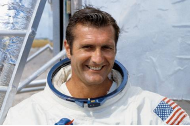 В США скончался астронавт, облетевший вокруг Луны