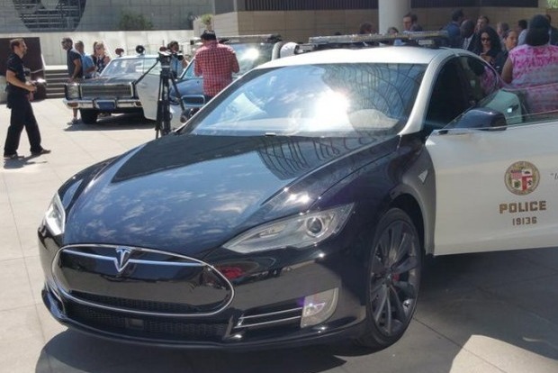 Tesla створить спеціальну машину для лос-анджелеських поліцейських