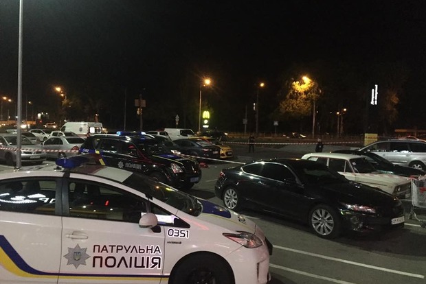 Возле ТРЦ Проспект в Киеве из автомата расстреляли человека