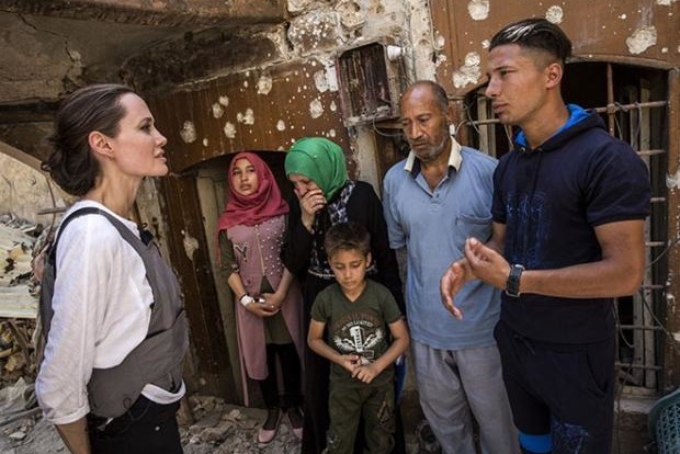 Анджелина Джоли посетила бывшую столицу ИГИЛ