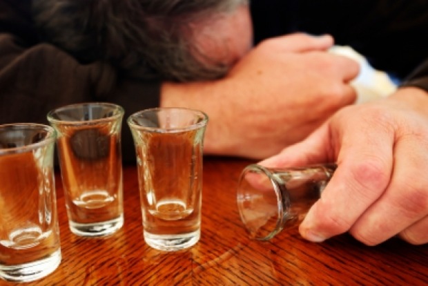 В Україні число жертв отруєння алкоголем досягло 38 осіб