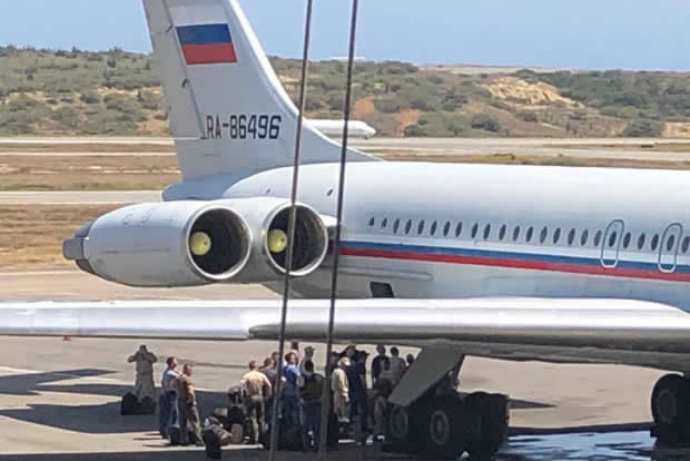 В Венесуэлу на самолетах прибыли российские военные с генералом