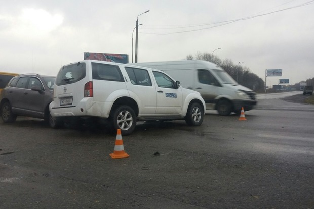 В Харькове машина ОБСЕ попала в ДТП