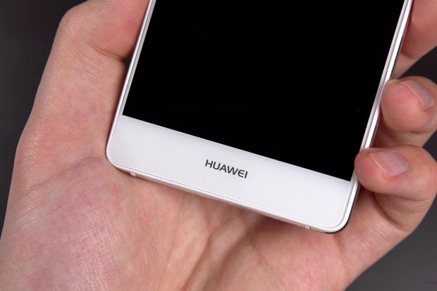 Скандал с Huawei: США призвали отказаться от китайского оборудования
