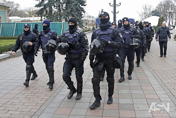 У центрі Києва значно посилено заходи безпеки