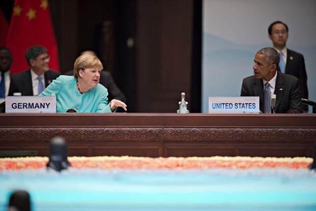 Обама обсудил с Олландом и Меркель ситуацию в Украине